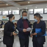 张家界市卫生健康委督查桑植县创国家食安示范城市医疗机构样板食堂工作