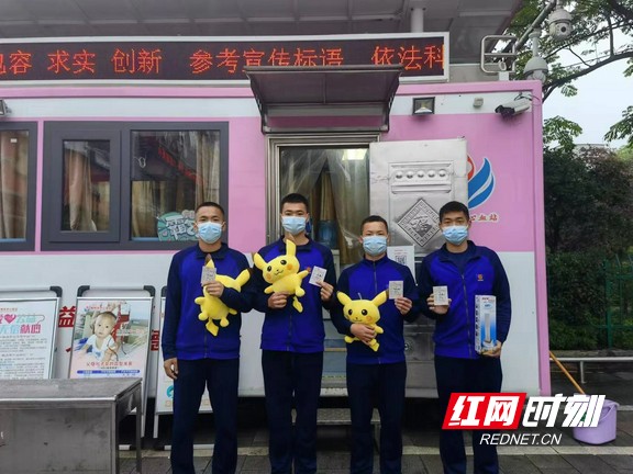郴州白露塘消防救援站指战员献血合影1.wm.jpg