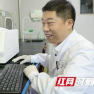 抗疫先锋｜湘潭市一医院刘志贤：一位坚守在核酸检测岗位上835天的硬汉