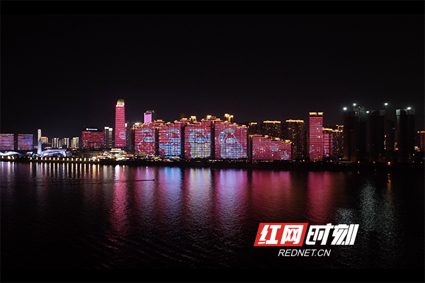 湘江两岸多处标志性建筑被“点亮”。