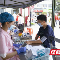 郴州：为“救命血”坚守一线的采血医护人员