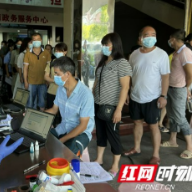 倡导文明新风 郴州市栖凤渡镇市民踊跃参加无偿献血