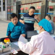 这个冬天有点暖 郴州市五雅高级中学教职工开展无偿献血活动