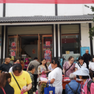 张家界:多部门“组团赶集”开展禁毒防艾宣传