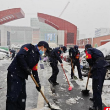 一早接诊3位骨折患者 湖南中医附一专家建议雪天步行用“企鹅步”