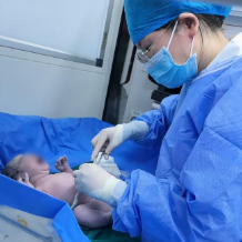 暖心！孕妇高铁临盆，众人搭起“临时产房”守护母子平安