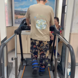 43岁的厨师中风6个月后仍不能走路,医生:警惕中年健康危机!