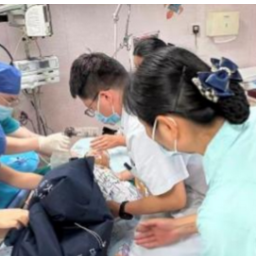 反复呕吐又发热,一岁宝宝患上胆总管囊肿 微创手术解除病痛