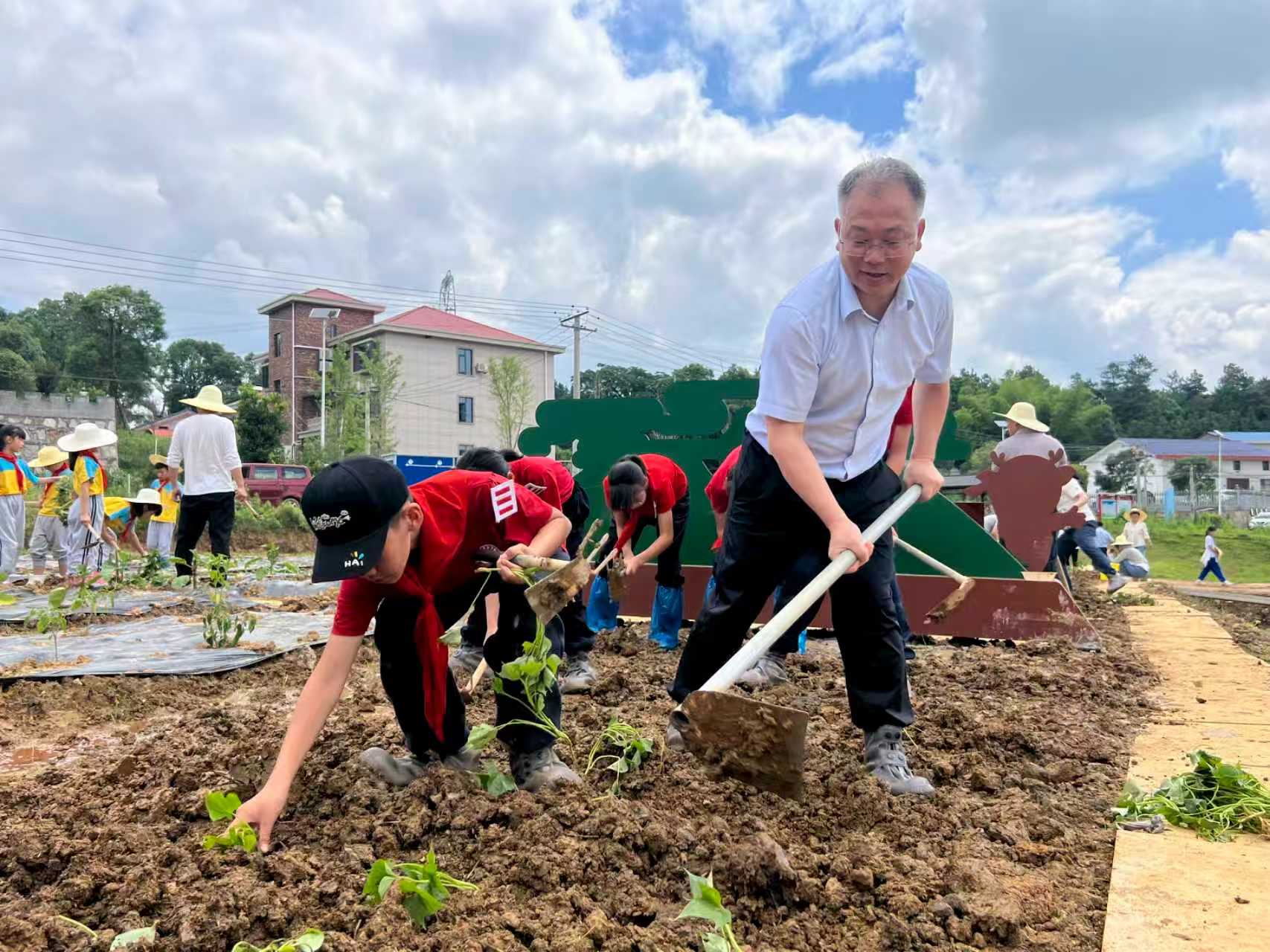 田间课堂.jpg 田间课堂.jpg