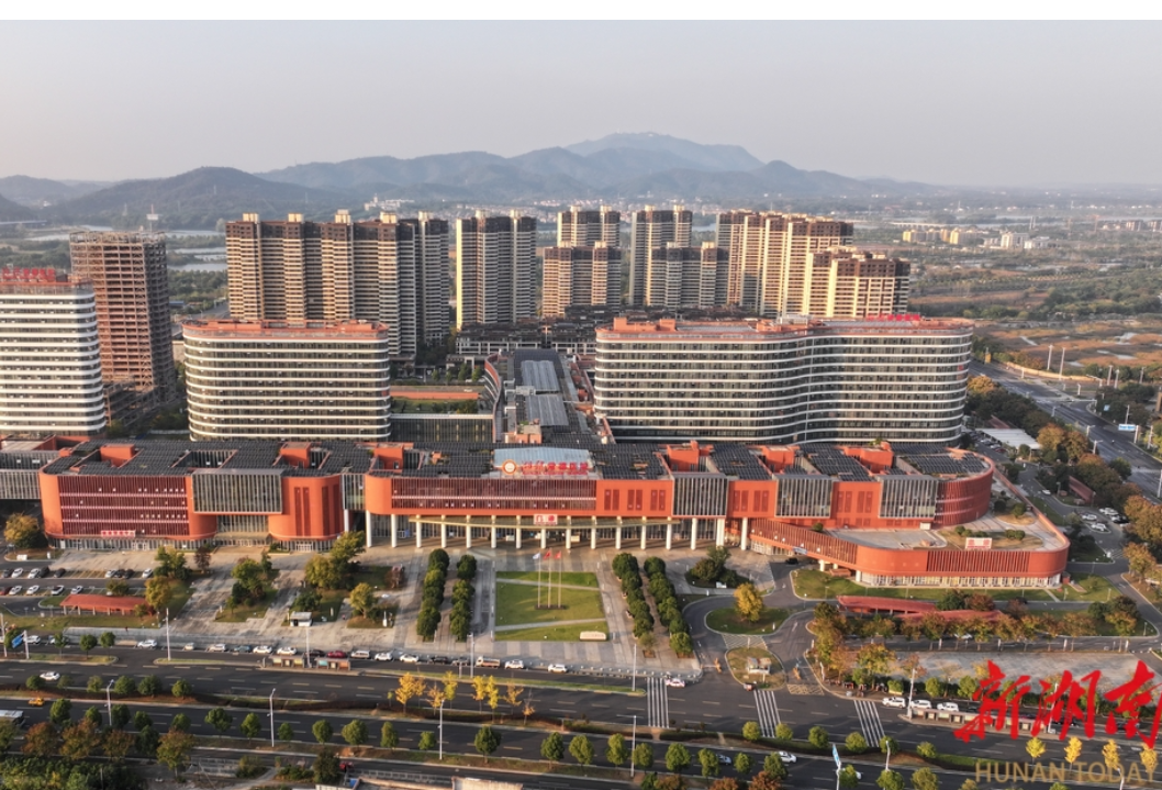 解码湘雅同质化 | 吴天定的“常德时间”：每周奔赴，为一座城市带来顶尖医疗服务