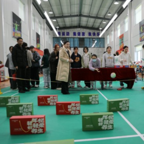 呼吸器佩戴实操、趣味击球投掷……这家医院消防安全培训学得有点嗨