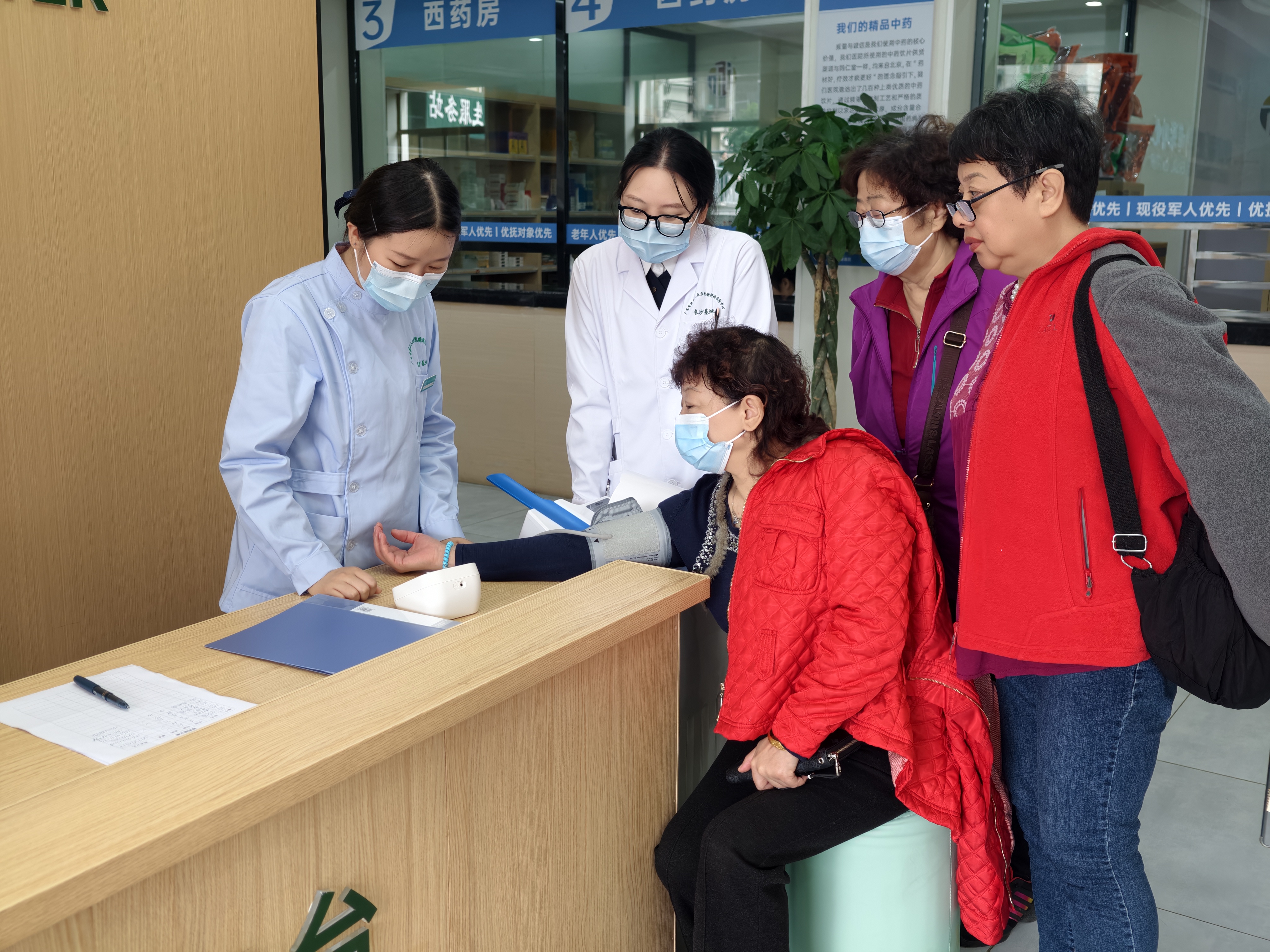 义诊.jpg 义诊.jpg