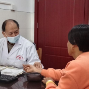 郴州苏仙区白露塘镇“中医日间病房”实现治疗、生活两不误