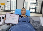 20年热血生涯终谢幕 他用102次献血光荣退休