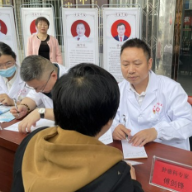 湖南省中西医结合医院肿瘤中心赴双峰开展肿瘤防治宣传周活动