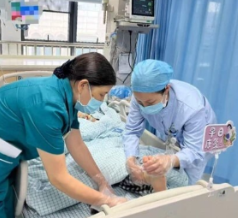 终结“一人住院全家累”困局 长沙市第四医院15年深耕“免陪照护”