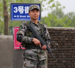 既是献血者，也是送血人：退役军人文一博的 “热血双生记”