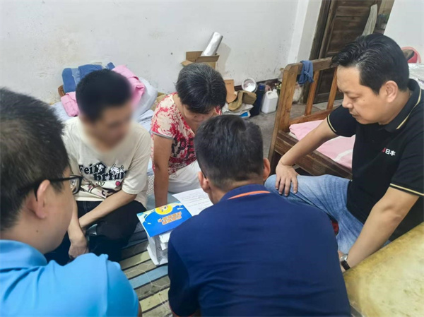日丰集团公益助学行动走进益阳-.jpg