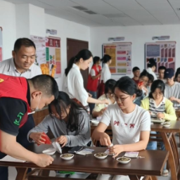 安仁县返乡大学生沉浸式体验“岐黄魅力”