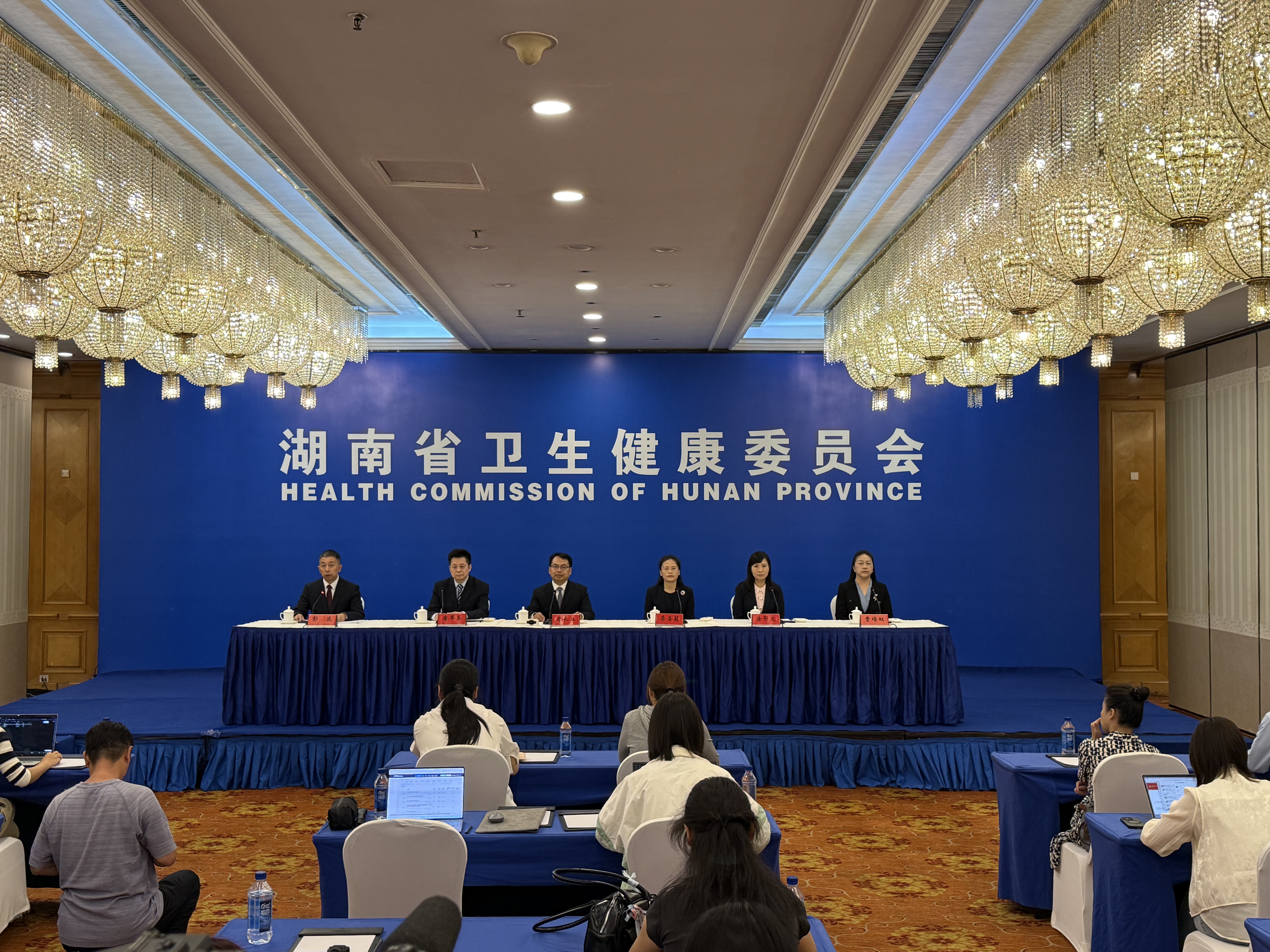发布会现场.jpg