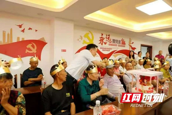 2024年永定区西溪坪彭家巷社区“暖心家园”集体庆生活动现场。.wm.jpg