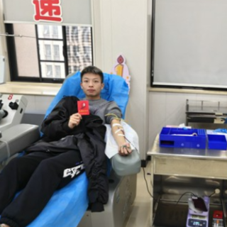 父子同行献热血,爱心无声代代传