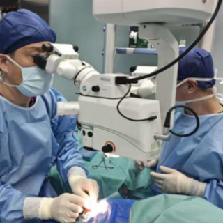“1毫米创口”的新突破，湖南中医附二完成首例微创玻璃体切割手术