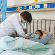 14岁男孩与母亲同患尿毒症，一次疏忽让孩子错失八年救治机会