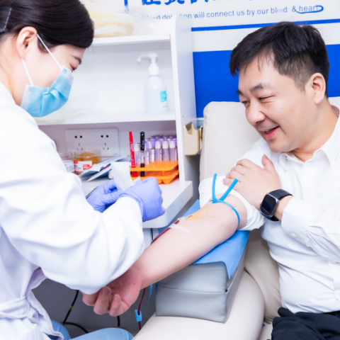 为生命传递“雷锋温度”  长沙公职人员开展“爱与健康同行”无偿献血活动