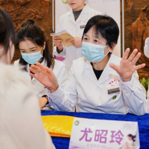湖南中医附一医院开展“三八”国际妇女节大型义诊