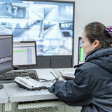 春运广播员:指尖弹出“好声音”