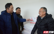 “小小螺丝钉”送温暖，打好扶贫攻坚收官战