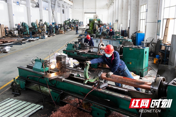 岳阳中科电气股份有限公司车间正在有序生产。