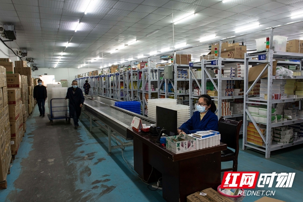 湖南智祥医药有限公司仓储间。