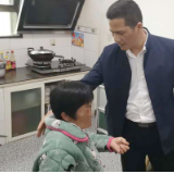 湘阴：方便贫困残疾人 评残办证送上门 