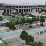 岳阳火车东站“三大连廊”完工 市民“出站”不再日晒雨淋