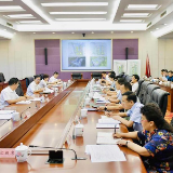 岳阳市委常委会召开会议