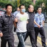两男子专偷岳阳一小区！抓住了！