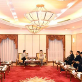 李爱武与来岳考察的阳光媒体集团董事长杨澜座谈