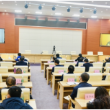 王鸿津作专题培训辅导 王一鸥李爱武等在岳阳分会场收听收看