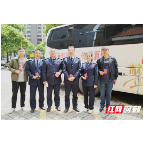南湖新区税务局：无偿献血，税官们带着爱又来了