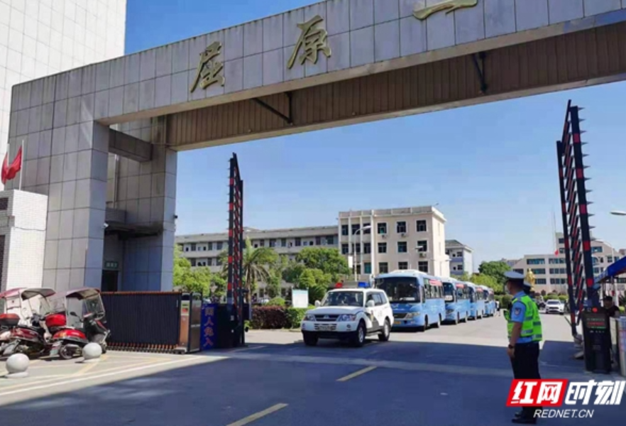 莘莘学子乘风破浪，屈原交警全力保驾护航