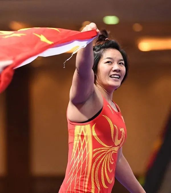 要闻 正文据了解,周倩是岳阳汨罗川山坪镇燕塘村人,14岁便开始了运动