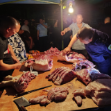 岳阳开展中心城区生猪屠宰和肉类市场整治 现场收缴私宰猪肉千余斤