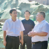 王一鸥深入西环线实地调研人行天桥项目建设