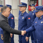 李建华大年初一慰问值班值守人员，向大家致以新春的问候和祝福