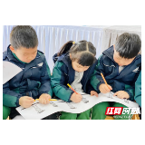 又到开学季，检察官姐姐带着“大灰狼”和“小白兔”来到幼儿园……