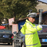 节日我在岗 | 岳阳交警守团圆护平安