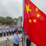 屈原公安：警徽熠熠构筑疫情防控“防火墙”