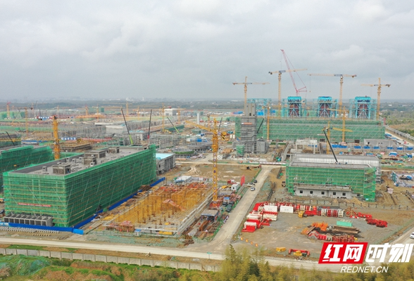 “我”住长江边丨己内酰胺“离”江搬迁升级 算好“绿色经济账”